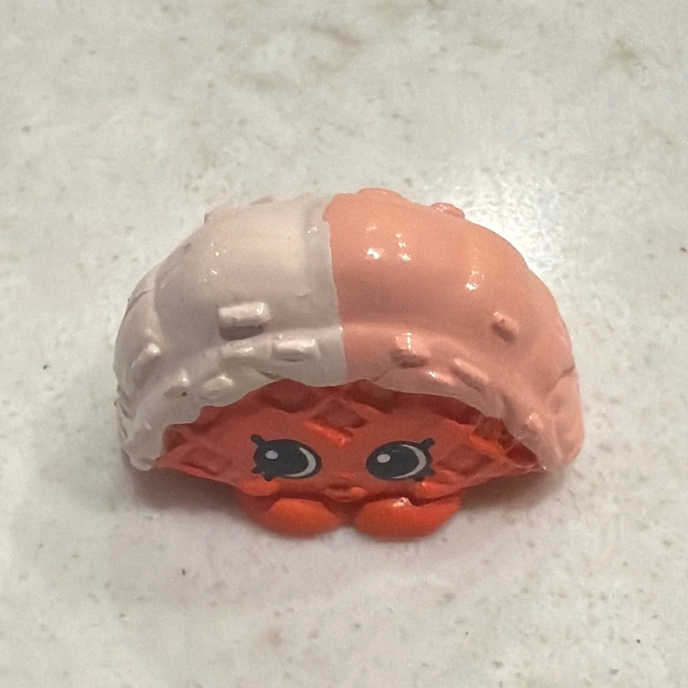 Shopkins Tia Ice Cream Taco Easter Variant Orange Waffle White Pale Orange Toy